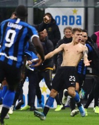  国际米兰逆转拉齐奥，蓝黑军团展现铁血意志