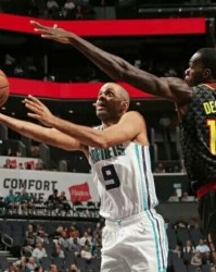  特雷杨超远三分压哨命中，老鹰加时险胜黄蜂收胜果