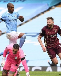  梅斯德比战万人空巷激情四射  