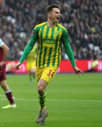  西汉姆联主场惨败曼城，阿尔瓦雷斯独中两元展实力  