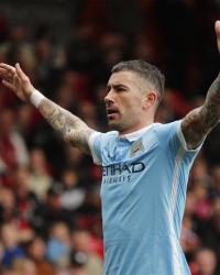  曼城三球大胜伯恩茅斯稳居榜首位置