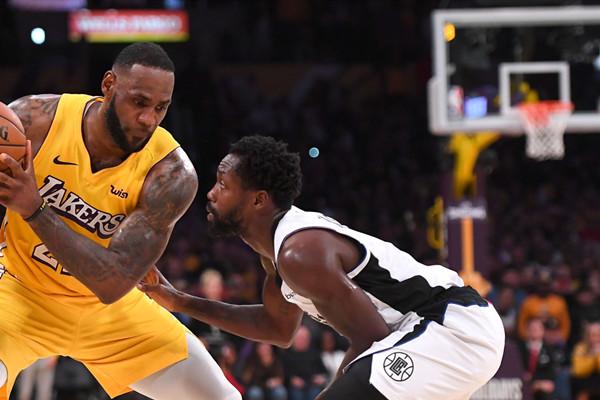  莱昂纳德致命封盖锁定胜局，快船客场险胜爵士保前八