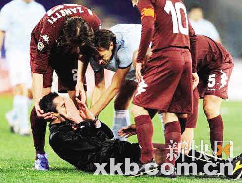  那不勒斯进攻组合默契，传射建功主宰赛场