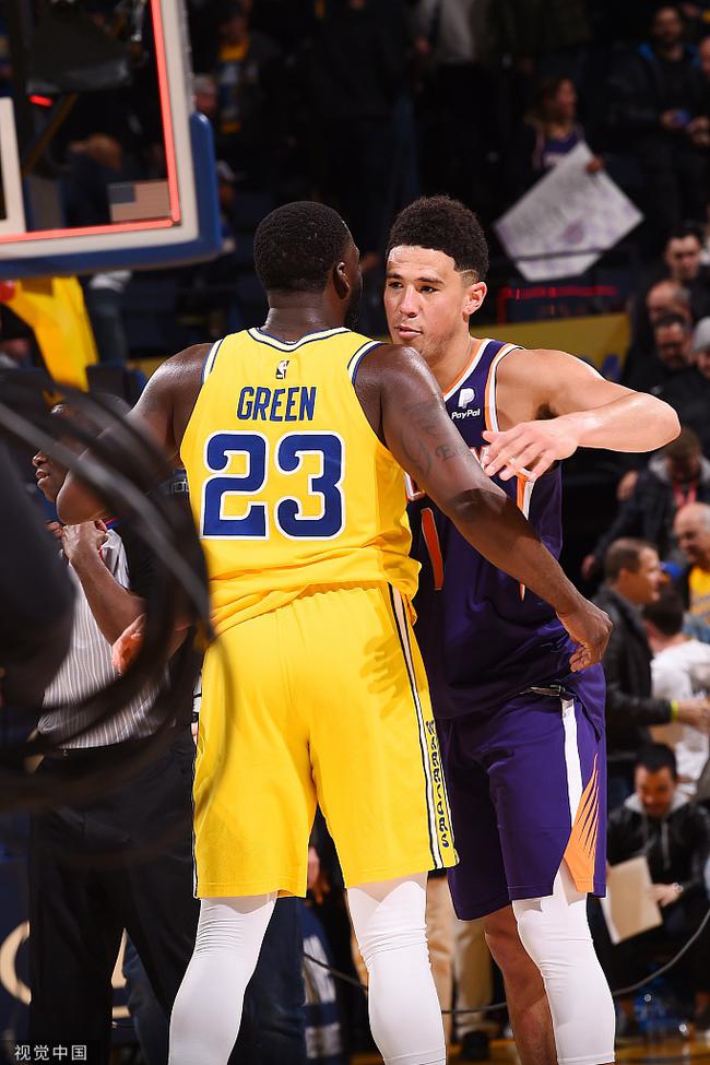  布克单节二十一分爆发，太阳客场大胜马刺